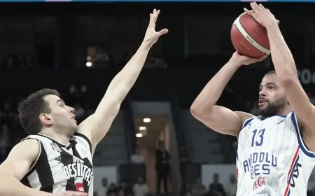 Beşiktaş, Anadolu Efes’i Deplasmanda Mağlup Etti: Play-off Serisi 5. Maça Taşındı