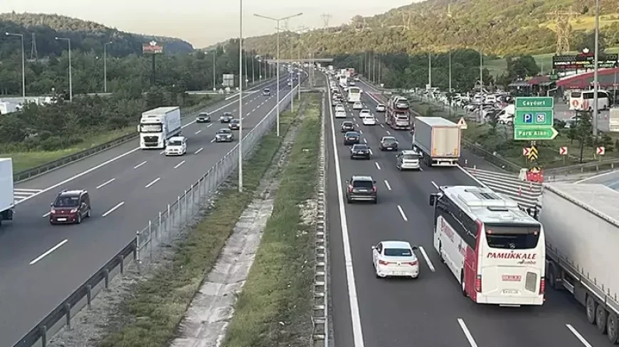 Bayram Tatilcileri Yollarda: Trafikte Yoğunluk Artıyor