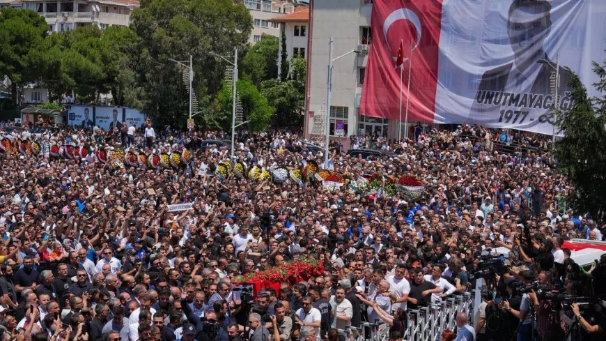 Manisa'da Ferdi Zeyrek'e On Binlerce Kişi Veda Etti