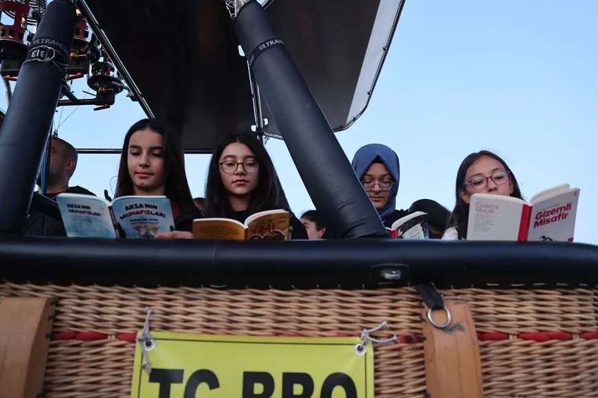 Nevşehir’de Balonda Kitap Okuma Etkinliği Düzenlendi